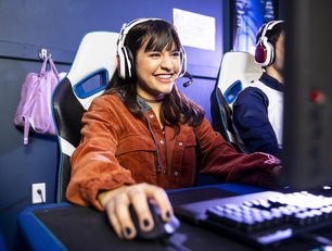 Female gamers earn up to 99.93% less than male gamers